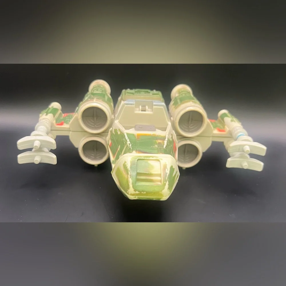 Start‎ Wars-2001 Toy, Wings move- Red piece not included, Pre-Owned